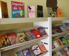 A biblioteca foi preparada especialmente para receber crianças. Ela foi ambientada com temas infantis e a proposta é despertar o gosto pela leitura.<br />
<br />
Veja mais fotos em: <a href=" http://www.flickr.com/photos/flavioarns/sets/72157632214769105/" target="_blank"> http://www.flickr.com/photos/flavioarns/</a>