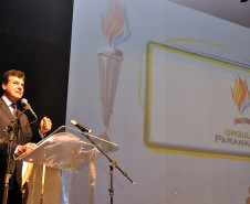 Beto Richa reafirmou que o governo estadual continuará incentivando a prática esportiva e o desenvolvimento de futuros atletas no Paraná.<br />
<br />
Veja mais fotos em: <a href=" http://www.flickr.com/photos/flavioarns/sets/72157632235780207/" target="_blank"> http://www.flickr.com/photos/flavioarns/</a>