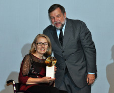 Beto Richa reafirmou que o governo estadual continuará incentivando a prática esportiva e o desenvolvimento de futuros atletas no Paraná.<br />
<br />
Veja mais fotos em: <a href=" http://www.flickr.com/photos/flavioarns/sets/72157632235780207/" target="_blank"> http://www.flickr.com/photos/flavioarns/</a>