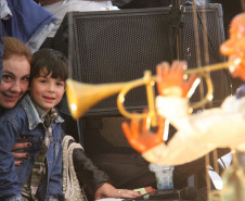 Após percorrer escolas dos 32 Núcleos Regionais de Educação, caravana finaliza atividades de 2012 com programação especial no centro de Curitiba.