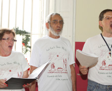 O Coral Vozes da Educação, formado por servidores e aposentados da Secretaria de Estado da Educação e membros da comunidade, apresentou seu especial de natal nessa quarta-feira, (15), no Asilo São Vicente de Paulo, em Curitiba. A proposta é levar um pouco de cultura e divertimento a instituições.