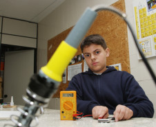 Colégio Estadual Santa Cândida. Foto de arquivo.