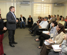 Na abertura da reunião, o vice-governador e secretário de Estado da Educação, Flávio Arns, ressaltou que todas as medidas estão sendo tomadas para receber a comunidade escolar em fevereiro. 