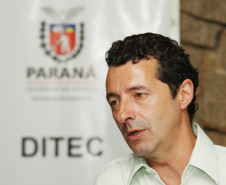 CURITIBA,PR 22 DE JANEIRO DE 2013 - Secretaria promove formação para uso de tablets na DITEC. Rogério B. Riva, Diretor de Tecnologia  Educacional 