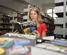 Curitiba,PR 28 de Janeiro de 2013 - Colégio Estadual do Paraná - Entrega de acervo Bibliográfico para cursos técnicos. Diretora do Colégio Estadual do Paraná, Laureci Schmitz Rauth