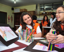 A Secretaria de Estado da Educação ultrapassou a meta inicial estipulada de implantar educação integral em 500 estabelecimentos da rede estadual de educação básica. Na foto, alunos do Colégio Narciso Mendes, participam de atividades extra-classe.