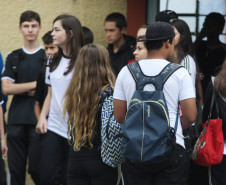 CURITIBA,PR 14 DE FEVEREIRO DE 2013 - Cerca de 1,3 milhão de alunos da rede estadual de educação do paraná, voltaram às salas de aula nesta quinta (14), 
Colégio Estadual Júlia Wanderley.