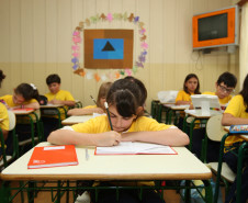 CURITIBA,PR 14 DE FEVEREIRO DE 2013 - Cerca de 1,3 milhão de alunos da rede estadual de educação do paraná, voltaram às salas de aula nesta quinta (14) - Escola Angelo Trevisan em Curitiba/PR.
