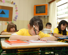 CURITIBA,PR 14 DE FEVEREIRO DE 2013 - Cerca de 1,3 milhão de alunos da rede estadual de educação do paraná, voltaram às salas de aula nesta quinta (14) - Escola Angelo Trevisan em Curitiba/PR.