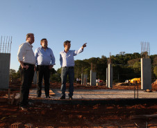 Vice-governador e secretário de Estado da Educação, Flávio Arns,.visita obras do Centro Estadual de Educação Profissional de Laranjeiras do Sul.  O futuro CEEP já está com 10% da obra concluída. A previsão de entrega do novo prédio escolar é em julho de 2012. 