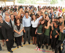 O governador Beto Richa inaugurou as novas instalações do Colégio Estadual Tarsila do Amaral, em São José dos Pinhais, nesta segunda-feira (18)