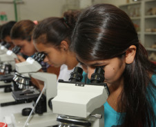 CASTRO-PR 19 DE FEVEREIRO DE 2013 - Centro Estadual de Educação Profissional Olegário Macedo - Educação Profissional dos Campos Gerais.