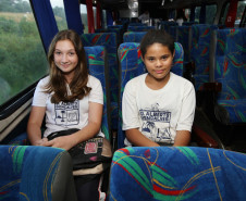 PALMEIRA/PR 20 DE FEVEREIRO DE 2013 - COLÉGIO ESTADUAL DOM ALBERTO GONÇALVES - Transporte Escolar, Alunas Isabela Auer e Mariele Cristina.