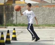 PALMEIRA/PR 20 DE FEVEREIRO DE 2013 - COLÉGIO ESTADUAL DOM ALBERTO GONÇALVES - Aula de Educação Física, Aluno João Maria de Andrade Neto.
