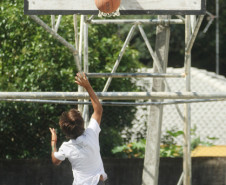 PALMEIRA/PR 20 DE FEVEREIRO DE 2013 - COLÉGIO ESTADUAL DOM ALBERTO GONÇALVES - Aula de Educação Física, Aluno Mateus Eduardo Silveira.