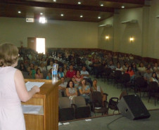 Professores da região de Cascavel que participam do Programa de Desenvolvimento Educacional (PDE) tiveram aula inaugural de 2013 nesta semana.