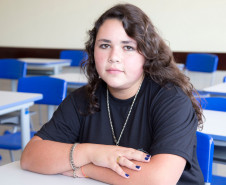 04-03-13 - Escola Estadual Geraldina da Mota em Campo Largo no bairro Ferraria, aluna Marina Ribeiro, 14 anos, aluna.