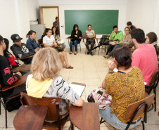 05-03-13 - Curitiba - Roda de Leitura com o palestrante Alisson Freyer. 