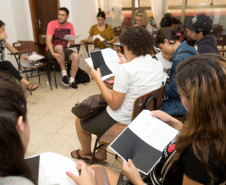 05-03-13 - Curitiba - Roda de Leitura com o palestrante Alisson Freyer.  