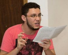 05-03-13 - Curitiba - Roda de Leitura com o palestrante Alisson Freyer.  