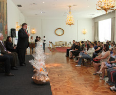 “A Arte de contar e poetizar o pão" é uma parceria entre a Secretaria e o Sindicato da Indústria de Panificação e Confeitaria do Estado do Paraná.<br />
<br />
Veja mais fotos em: <a href=" http://www.flickr.com/photos/flavioarns/sets/72157632944608769/" target="_blank"> http://www.flickr.com/photos/flavioarns/</a>