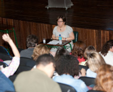 08-03-13 - palestra no Colégio Militar do Paraná da professora Maria Auxiliadora Schmidt, professora de Metodologia e Prática do Ensino de História da Universidade Federal do Paraná (UFPR).  