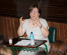 08-03-13 - palestra no Colégio Militar do Paraná da professora Maria Auxiliadora Schmidt, professora de Metodologia e Prática do Ensino de História da Universidade Federal do Paraná (UFPR).  