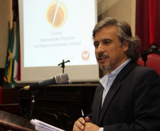 Intervenção precoce permite que sejam identificados problemas que interferem no desenvolvimento infantil, e que sejam propostas ações adequadas.<br />
<br />
Veja mais fotos em: <a href=" http://www.flickr.com/photos/flavioarns/sets/72157632968067381/" target="_blank"> http://www.flickr.com/photos/flavioarns/</a>

