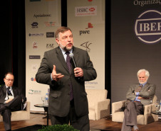 Flávio Arns discute formação e qualificação no CONEF 2011