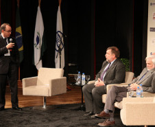 Flávio Arns discute formação e qualificação no CONEF 2011