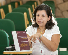 Curitiba - 13-03-13 - Professora Eliana Santiago Gonçalves Edmundo, que escreveu o livro Letramento Crítico no Ensino de Inglês na Escola Pública. 