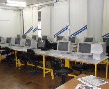 Em Japurá, região Noroeste, o Colégio Estadual Rui Barbosa terá cozinha e refeitório novos e maiores. Também serão feitas melhorias na rede elétrica, cobertura, piso, quadra de esporte, acessibilidade e pintura.