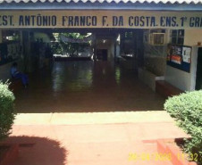 Em Formosa do Oeste, a Escola Estadual Antônio Franco Ferreira da Costa, passa por uma reforma geral nas redes hidráulicas e elétricas, além de melhorias na cozinha, banheiros e quadra de esporte e acessibilidade na parte interna e nas calçadas externas.