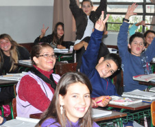 O respeito às diferenças é uma ação diária para os alunos do Colégio Estadual Desembargador Jorge Andriguetto, em Fazenda Rio Grande, na Região Metropolitana de Curitiba. Em várias turmas do ensino convencional estão matriculados 35 alunos e, dentre eles, encontram-se estudantes surdos, com baixa visão, cegueira, deficiência intelectual, deficiência física neuromotora, transtornos globais do desenvolvimento e altas habilidades (superdotação).