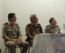 Foi realizado na última semana de março, no Colégio Estadual de Campo Mourão, o Curso de capacitação da Brigada Escolar. O evento, que teve a presença dos soldados do Corpo de Bombeiros, capacitou 88 professores e diretores de escolas do Núcleo Regional de Educação (NRE) de Campo Mourão, além de instruir alunos em situações de emergência.