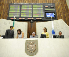 Mesa diretora da Assembleia Legislativa do Paraná.