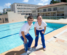 01-04-13 - Colégio Estadual do Paraná - Ronan Nunes Cordeiro de 15 anos do 2. ano e Tisbe Souza Andrade de 14 anos no 1. ano, alunos de natação. 