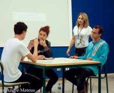 Cerca de 120 representantes dos Grêmios Estudantis de Apucarana e região estudaram o estatuto para organização e fortalecimento da associação.