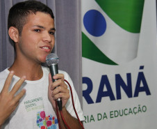 Diplomação de Grêmios Estudantis de Paranaguá, em dezembro do ano passado.<br />
<br />
Veja mais fotos em: <a href="http://www.flickr.com/photos/flavioarns/sets/72157632175319619/with/8248005682/" target="_blank">http://www.flickr.com/photos/flavioarns/</a>