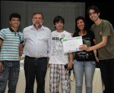 Diplomação de Grêmios Estudantis de Paranaguá, em dezembro do ano passado.<br />
<br />
Veja mais fotos em: <a href="http://www.flickr.com/photos/flavioarns/sets/72157632175319619/with/8248005682/" target="_blank">http://www.flickr.com/photos/flavioarns/</a>