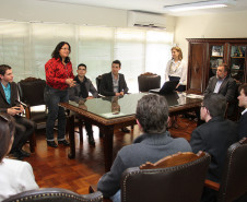 Os alunos, com idade entre 14 e 25 anos, integram o programa de intercâmbio com estudantes franceses e paranaenses para valorização da educação do campo. <br />
<br />
Veja mais fotos em: <a href="link propriamente dito" target="_blank">texto que vai aparecer</a>