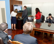 09-04-13 - Curitiba - Secretaria de Educação do Estado do Paraná - visita franceses que ficaram no Paraná.