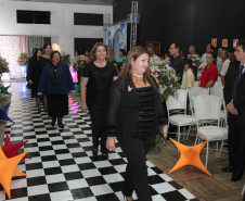 O Governo do Paraná está dando solução definitiva para o drama dos 30 mil professores que há quase uma década esperavam para validar diplomas da Faculdade Vizinhança Vale do Iguaçu (Vizivali).<br />
<br />
Veja mais fotos em: <a href=" http://www.flickr.com/photos/flavioarns/sets/72157633170810214/" target="_blank"> http://www.flickr.com/photos/flavioarns/</a>