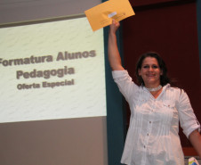 O Governo do Paraná está dando solução definitiva para o drama dos 30 mil professores que há quase uma década esperavam para validar diplomas da Faculdade Vizinhança Vale do Iguaçu (Vizivali).<br />
<br />
Veja mais fotos em: <a href=" http://www.flickr.com/photos/flavioarns/sets/72157633173734771/" target="_blank"> http://www.flickr.com/photos/flavioarns/</a>