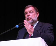 O Governo do Paraná está dando solução definitiva para o drama dos 30 mil professores que há quase uma década esperavam para validar diplomas da Faculdade Vizinhança Vale do Iguaçu (Vizivali).<br />
<br />
Veja mais fotos em: <a href=" http://www.flickr.com/photos/flavioarns/sets/72157633173734771/" target="_blank"> http://www.flickr.com/photos/flavioarns/</a>