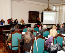 Curitiba - 16-04-13 - Fórum Estadual de Educação na sala Homero de Barros no prédio Dom Pedro I na Reitoria da UFPR. 