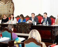 Curitiba - 16-04-13 - Fórum Estadual de Educação na sala Homero de Barros no prédio Dom Pedro I na Reitoria da UFPR. 