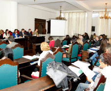 Curitiba - 16-04-13 - Fórum Estadual de Educação na sala Homero de Barros no prédio Dom Pedro I na Reitoria da UFPR. 