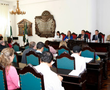 Curitiba - 16-04-13 - Fórum Estadual de Educação na sala Homero de Barros no prédio Dom Pedro I na Reitoria da UFPR. 