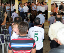 Governador Beto Richa acompanhado pelo Prefeito José Altair Moreira e pela primeira dama  do município, Marilda Alves Moreira, Secertário de Desenvolvimento Urbano, Deputado Ratinho Junior, Secertário da Saúde, Michele Caputo Neto, Secertário da Infraestrutura e Logística, José Richa Filho, comandante-geral da PM, Coronel Roberson Bondaruk, Deputados Alexandre Curi e Francisco Buhrer e demais autoridades, entrega a população as novas instalações do Destacamento Policial Militar, entrega